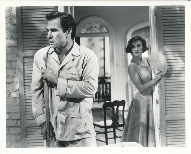 Tommy Lee Jones and Jessica Lange in Cat on a Hot Tin Roof (1985)